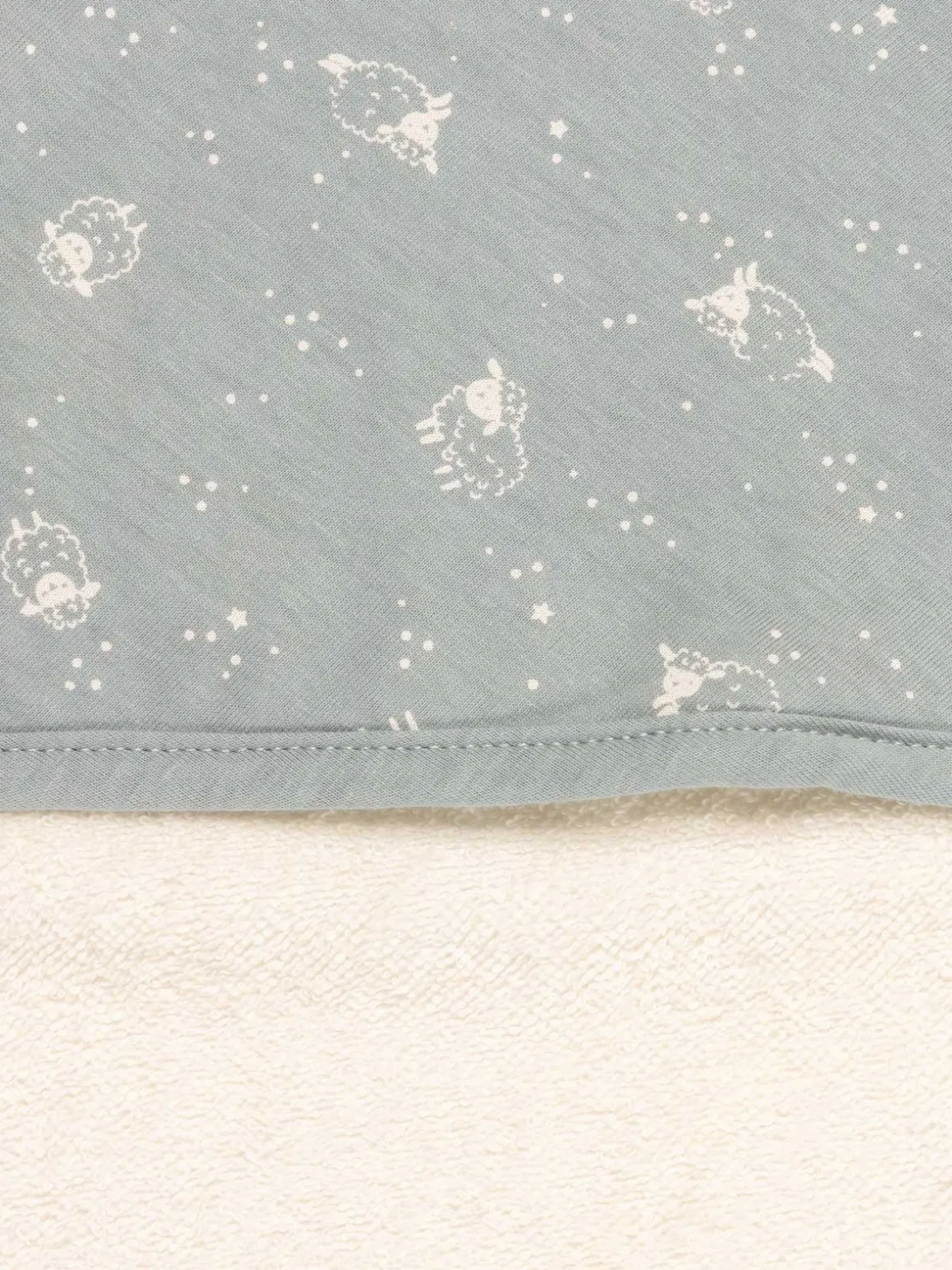 Cape de bain et gant bleu bébé