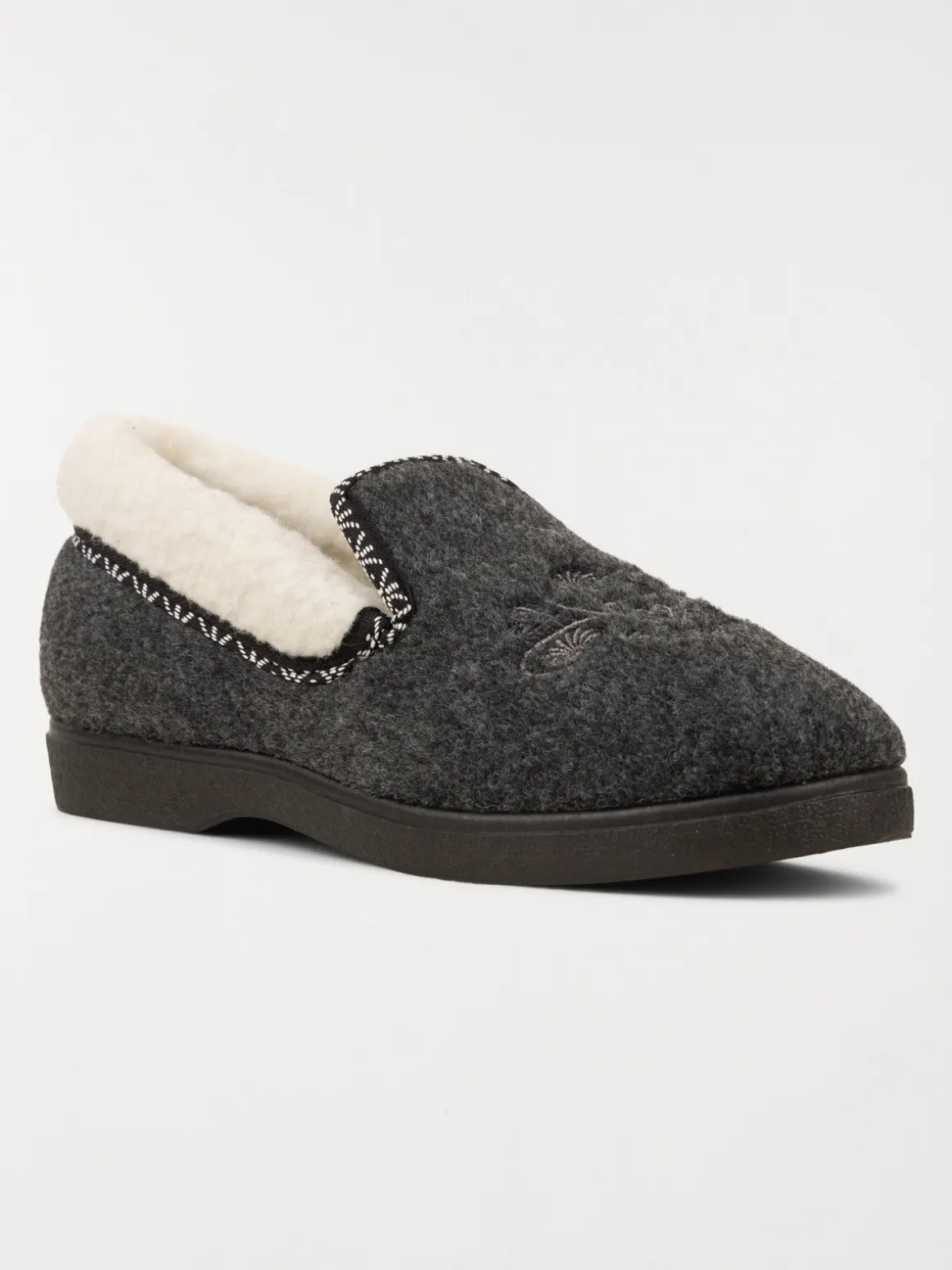 Chaussons gris brodé femme (36-41)