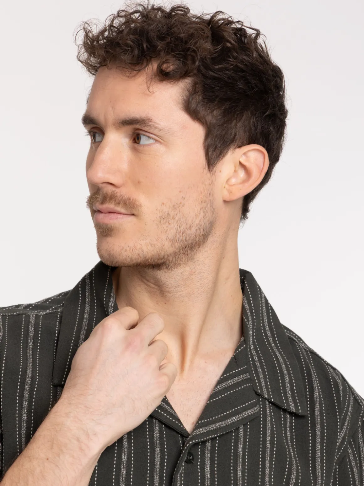 Chemise manches courtes rayée homme
