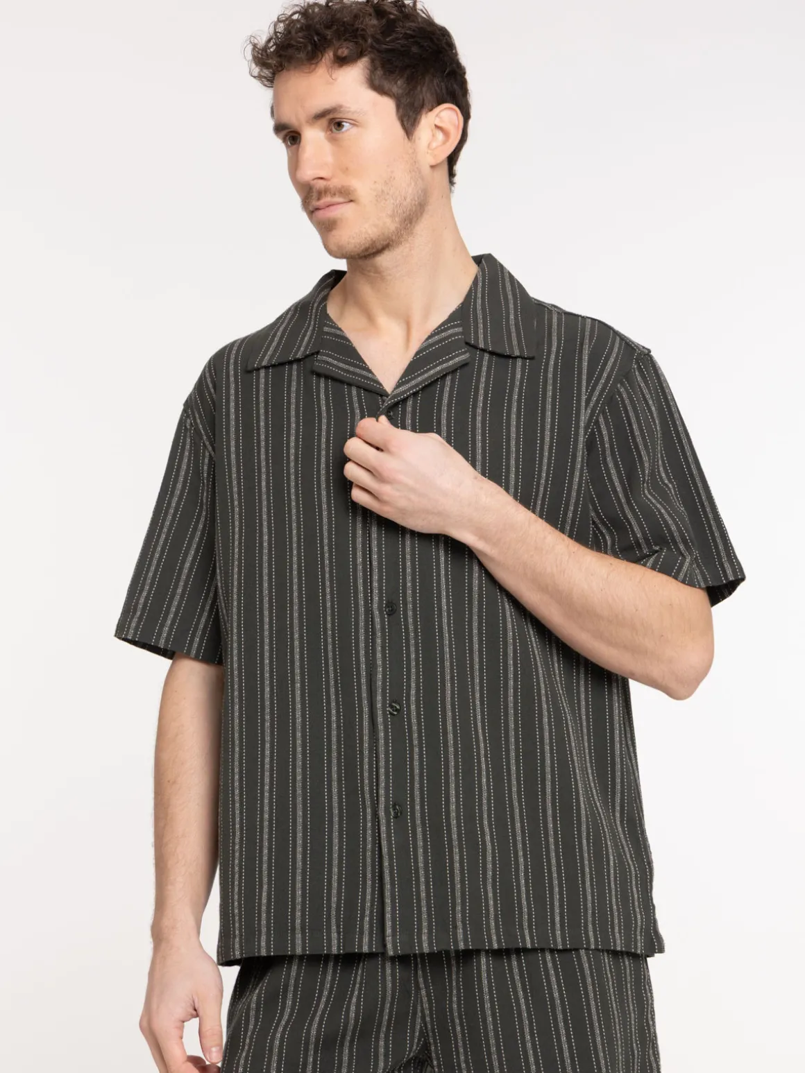 Chemise manches courtes rayée homme