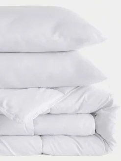 Couette blanche 220x240 cm + 2 oreillers