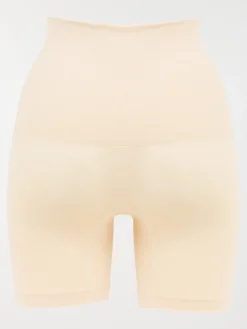Cycliste sculptant peau douce femme