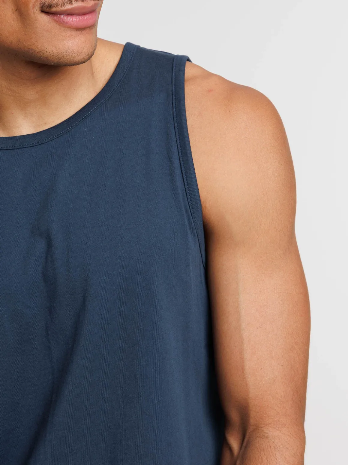Débardeur basique bleu nuit homme