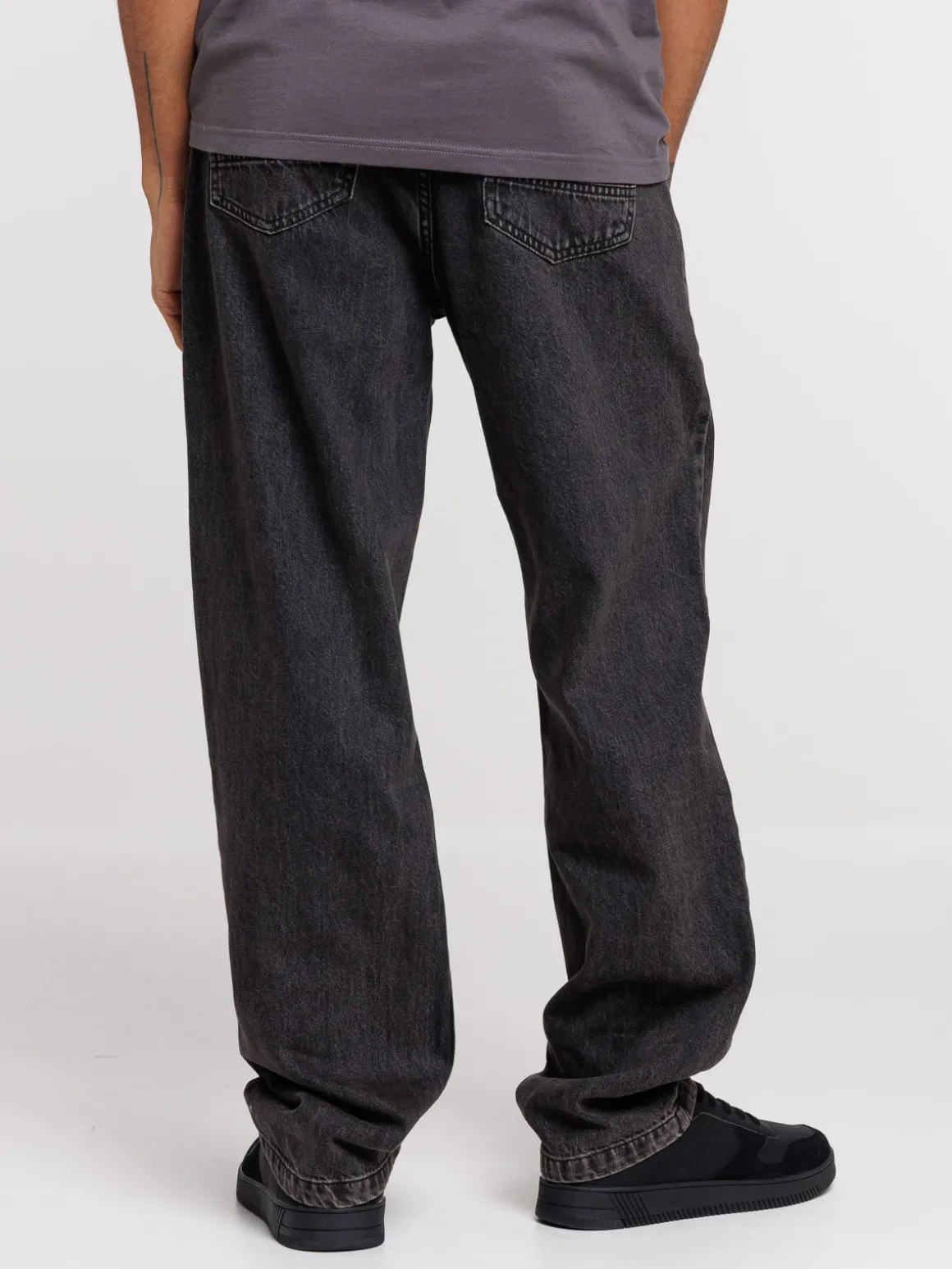 Jean loose noir lavé homme