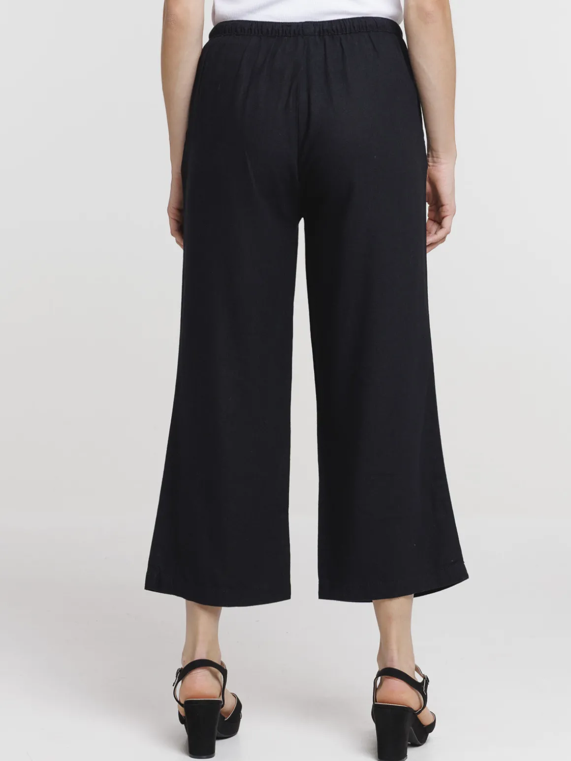 Pantacourt coloris noir femme