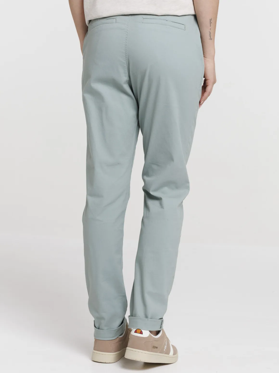 Pantalon chino slim ceinture dorée femme