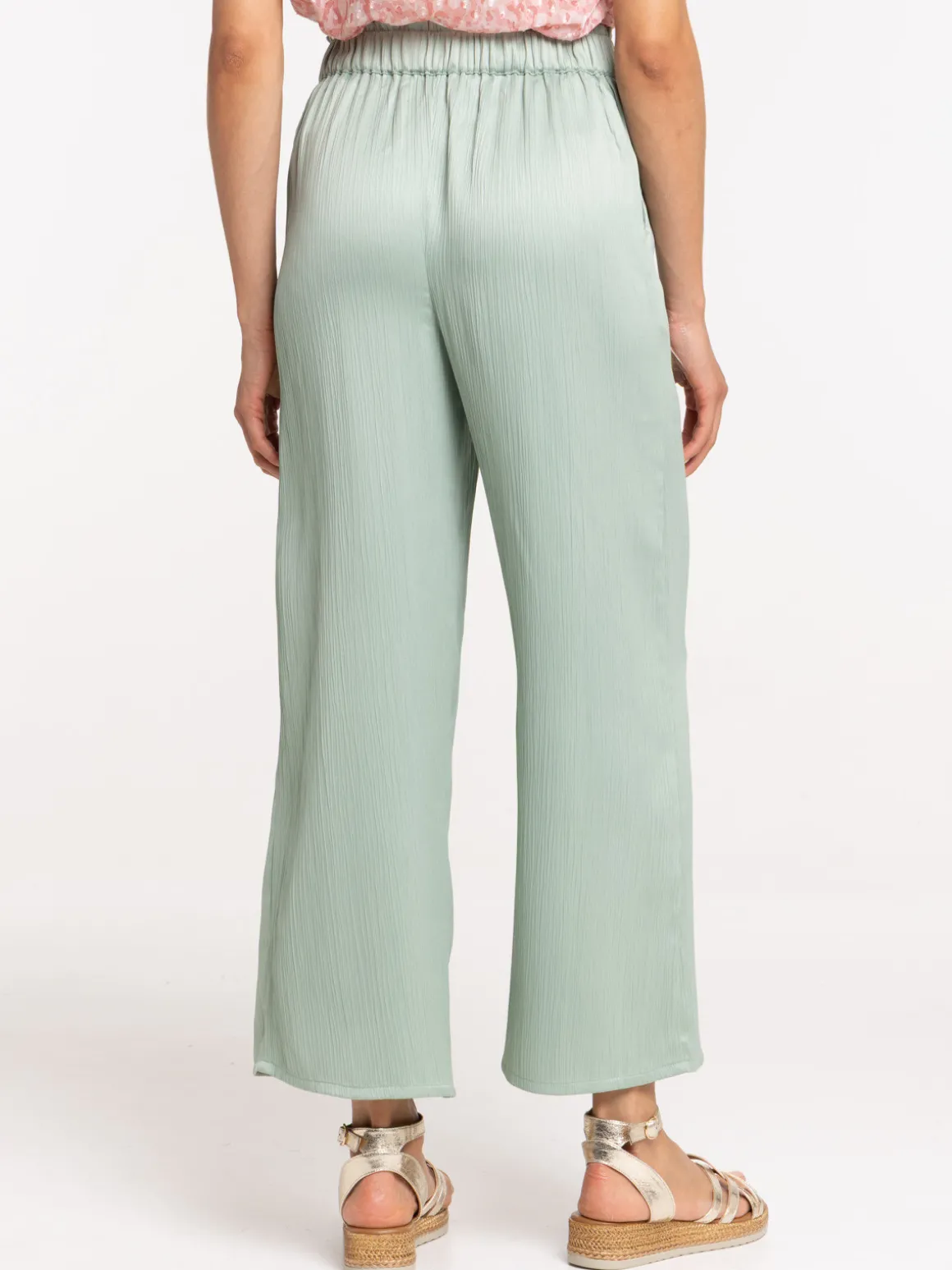 Pantalon effet plissé et satiné femme