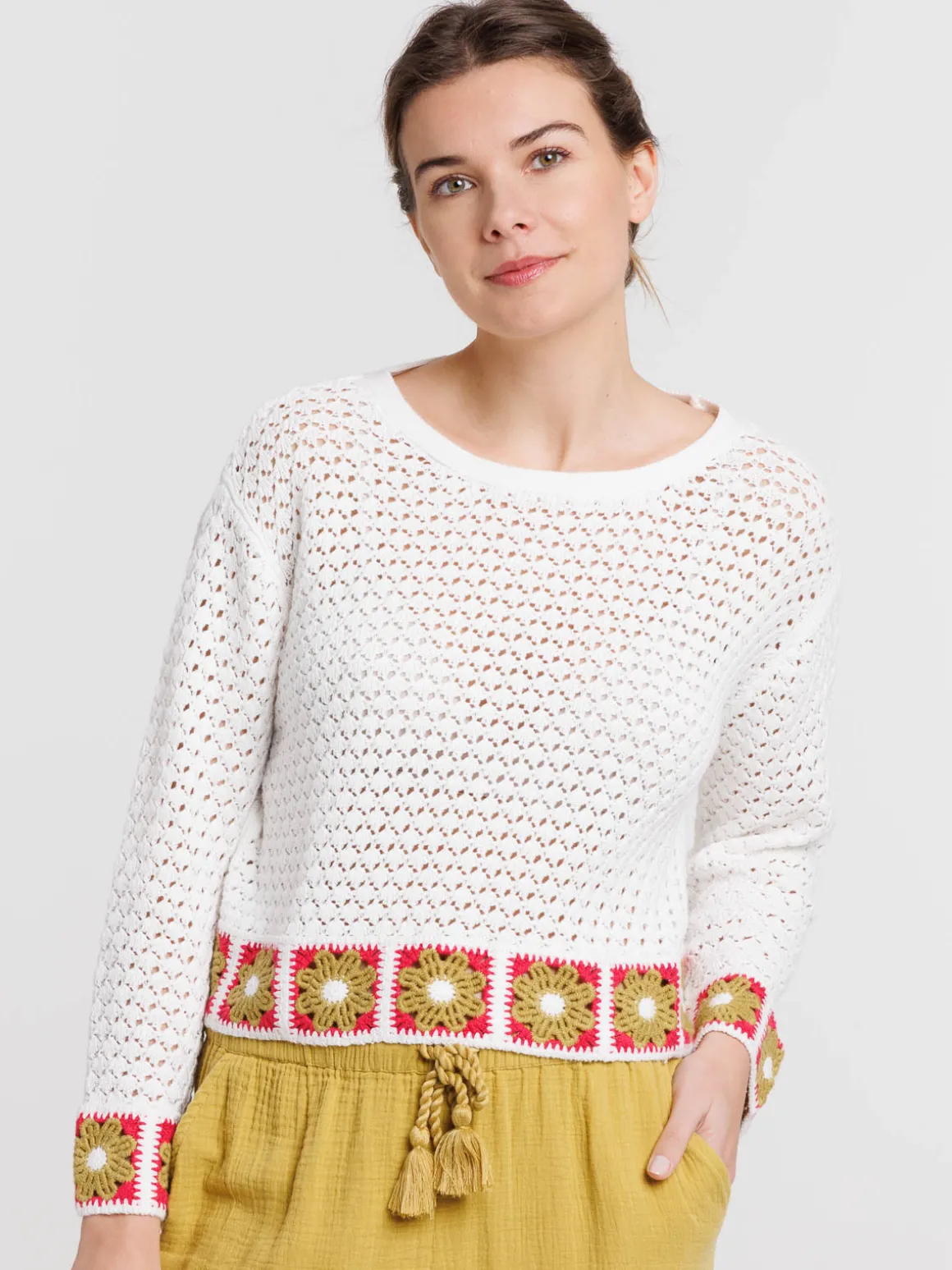 Pull crochet motifs colorés femme