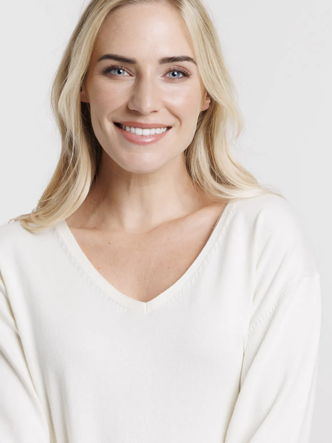 Pull fin col V nacre femme