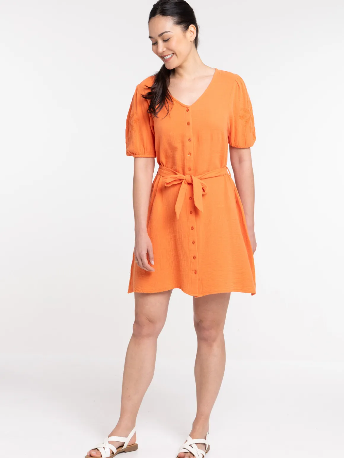 Robe courte broderies manches femme