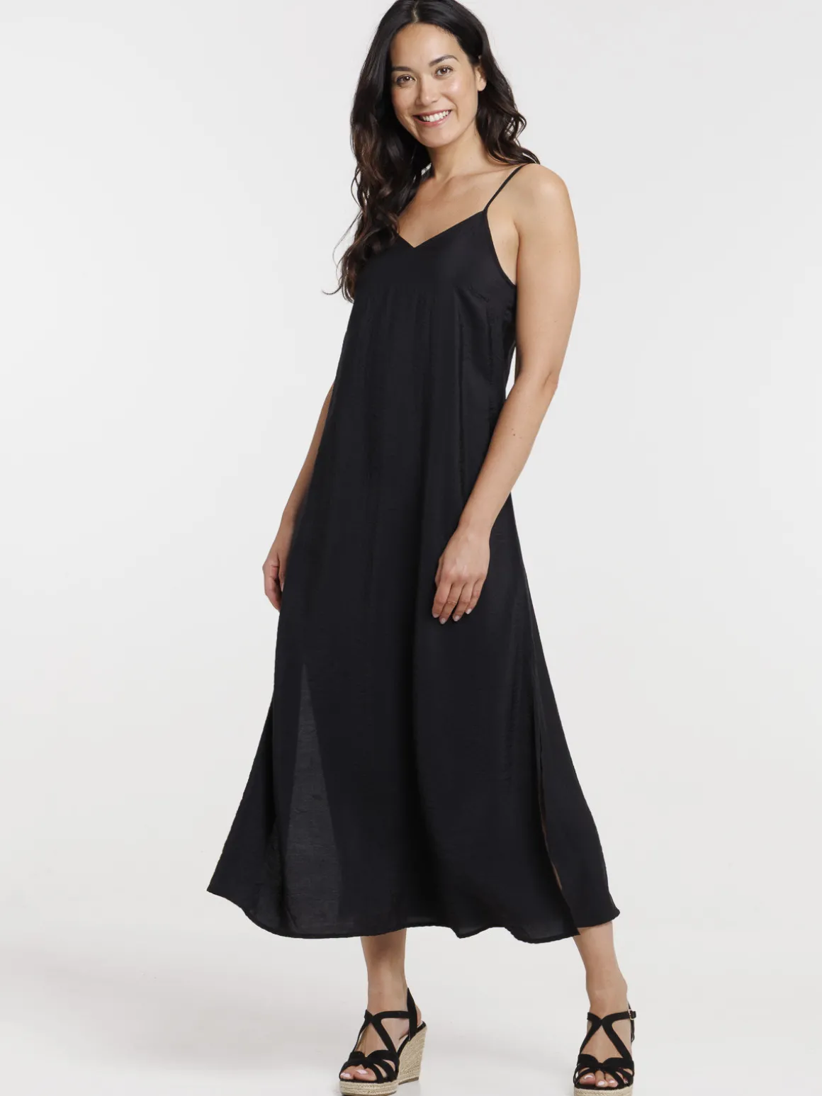 Robe longue satinée noire femme
