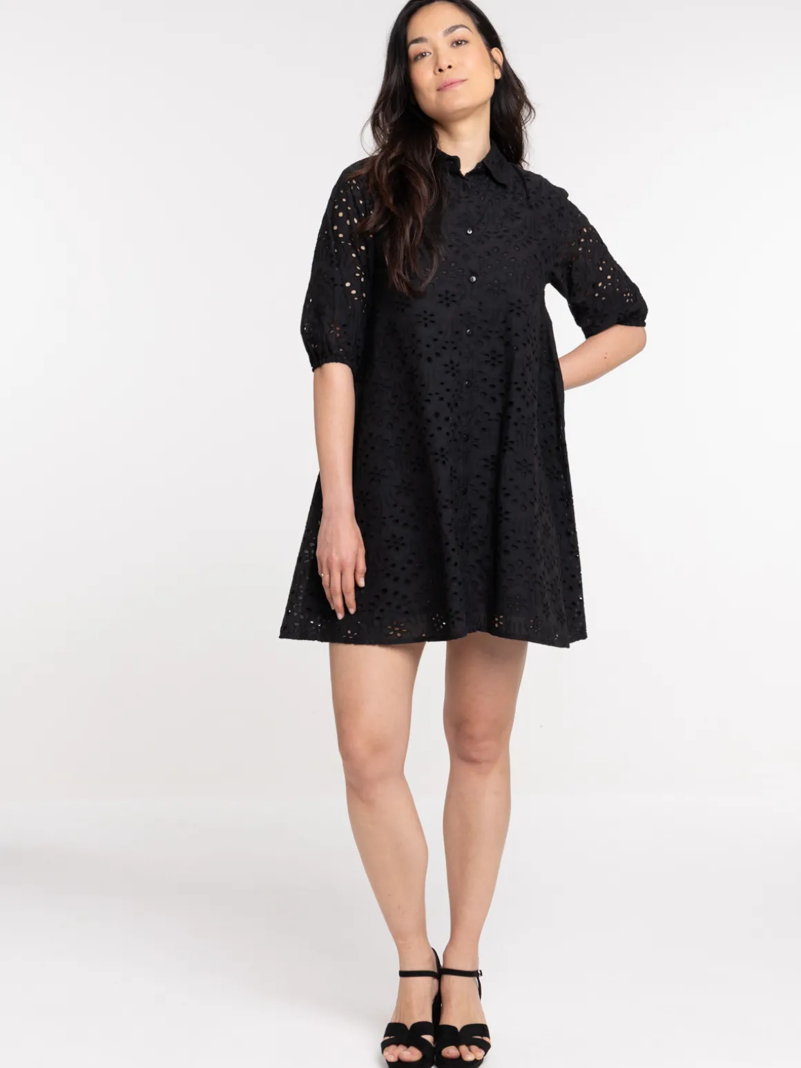 Robe noire broderie anglaise femme