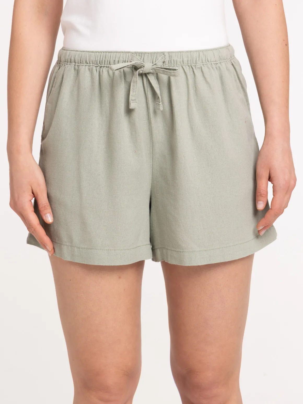 Short coloris mousse clair femme