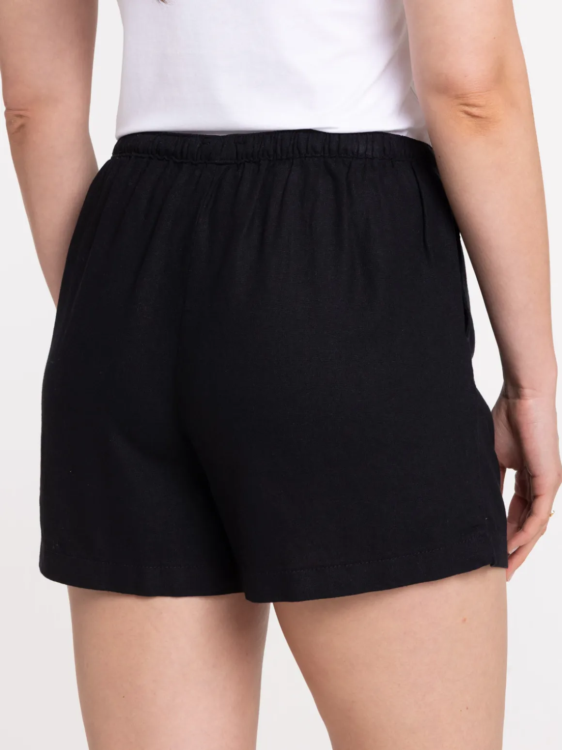 Short coloris noir femme