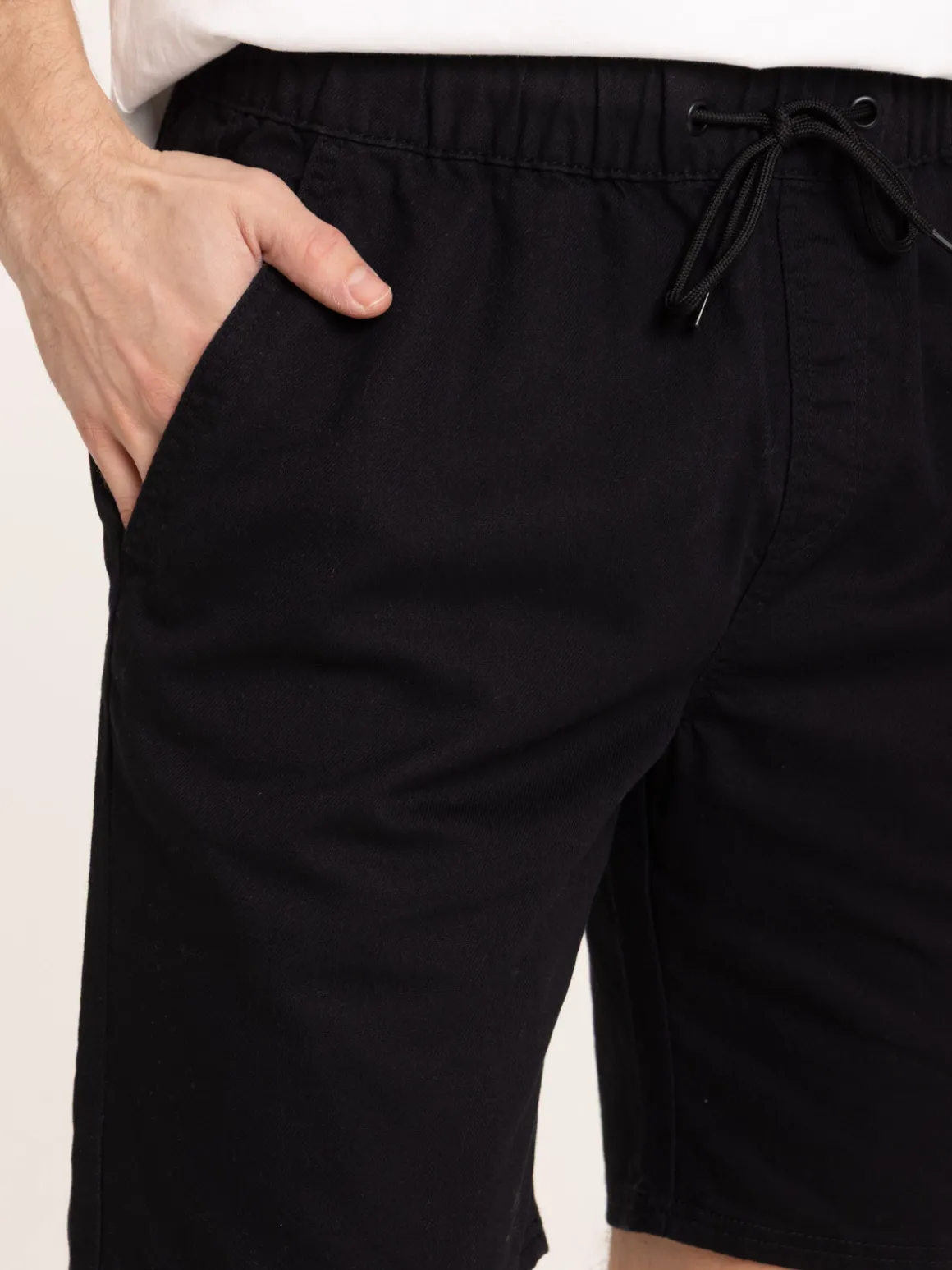 Short coloris noir homme