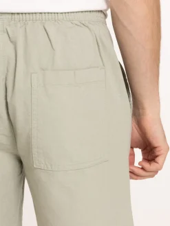 Short coloris sauge homme