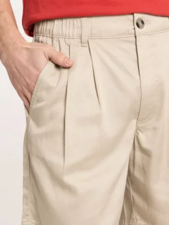 Short homme à pinces