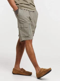 Short tilleul multi-poches homme