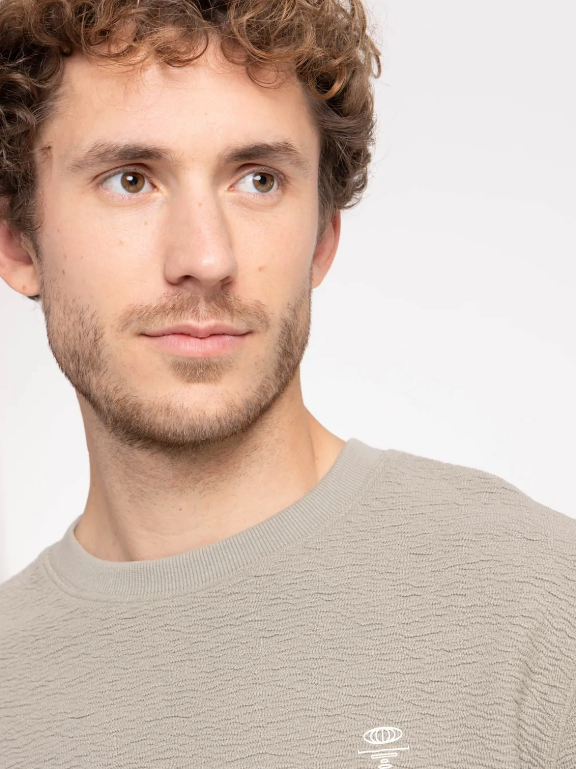 Sweat uni motif poitrine homme