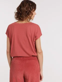 Tee-shirt col V dentelle marsala femme