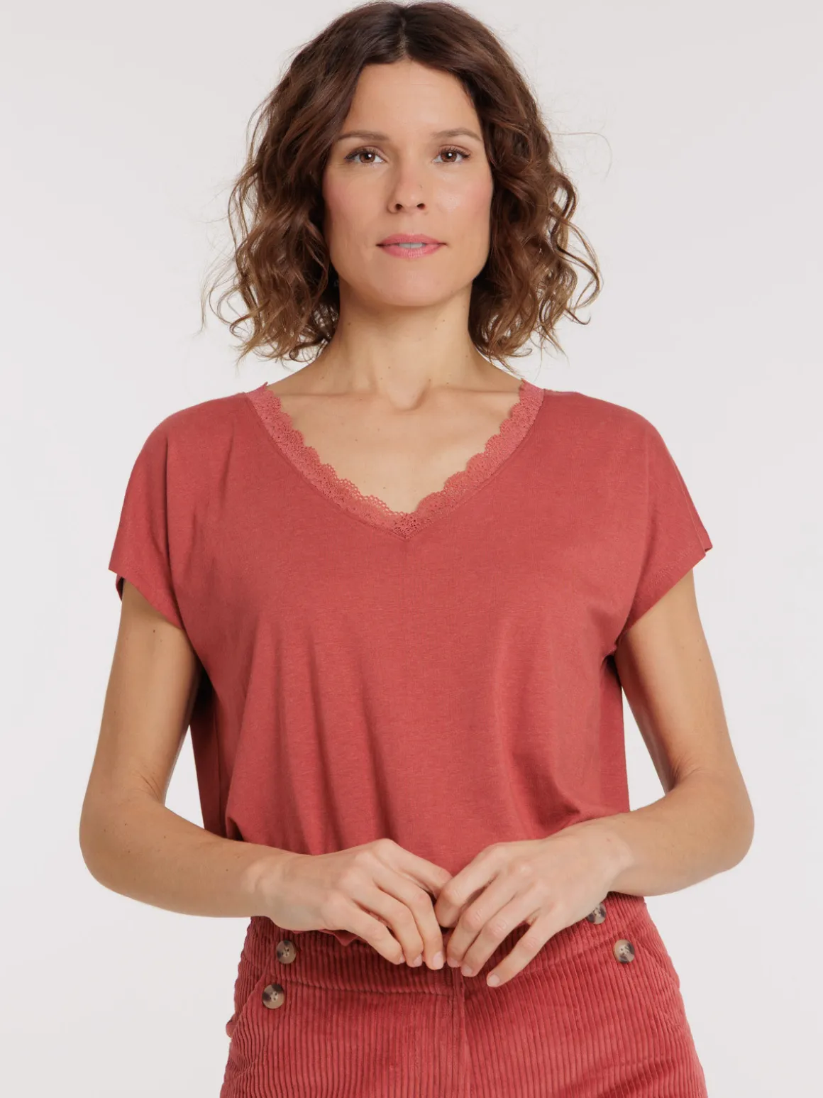 Tee-shirt col V dentelle marsala femme