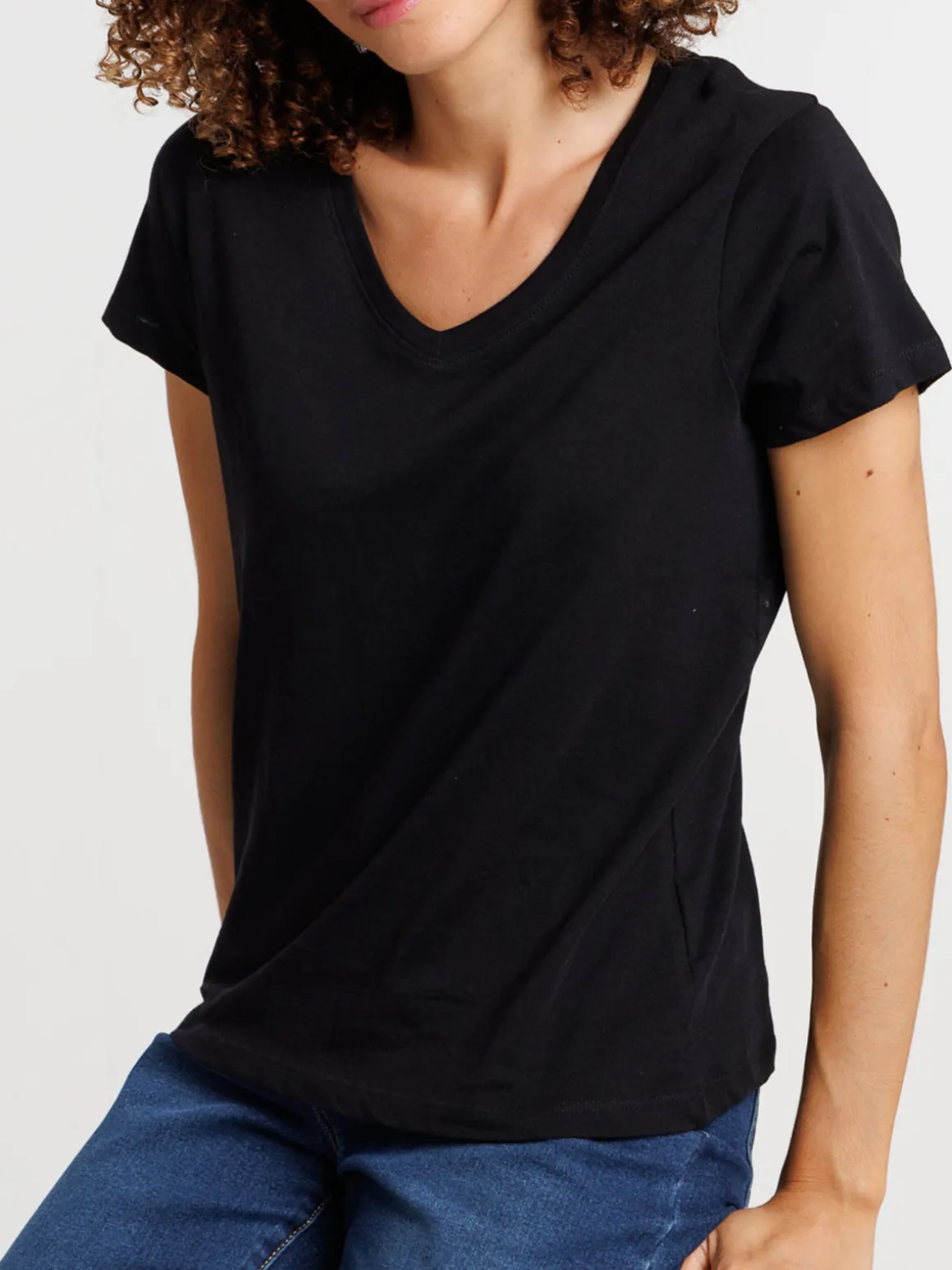 Tee-shirt noir col V femme