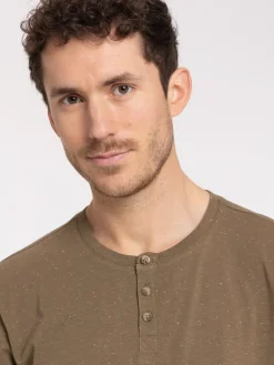 T-shirt boutonné col rond homme