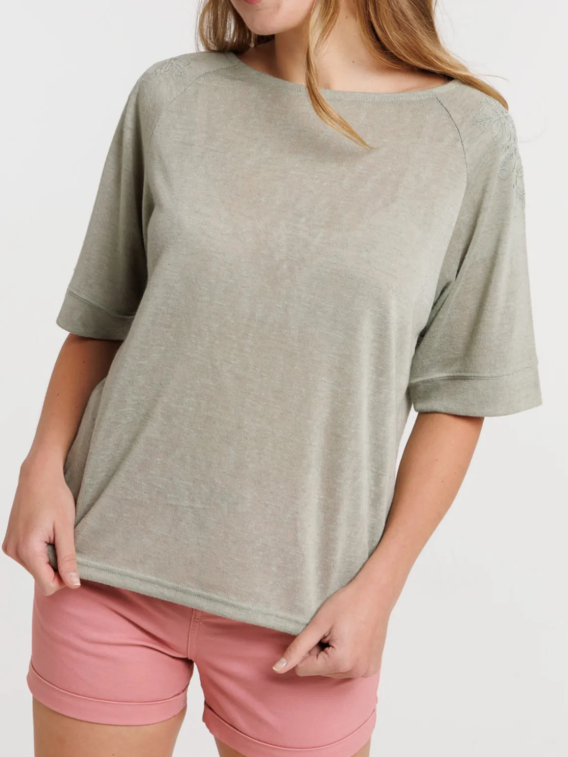 T-shirt broderies épaules femme