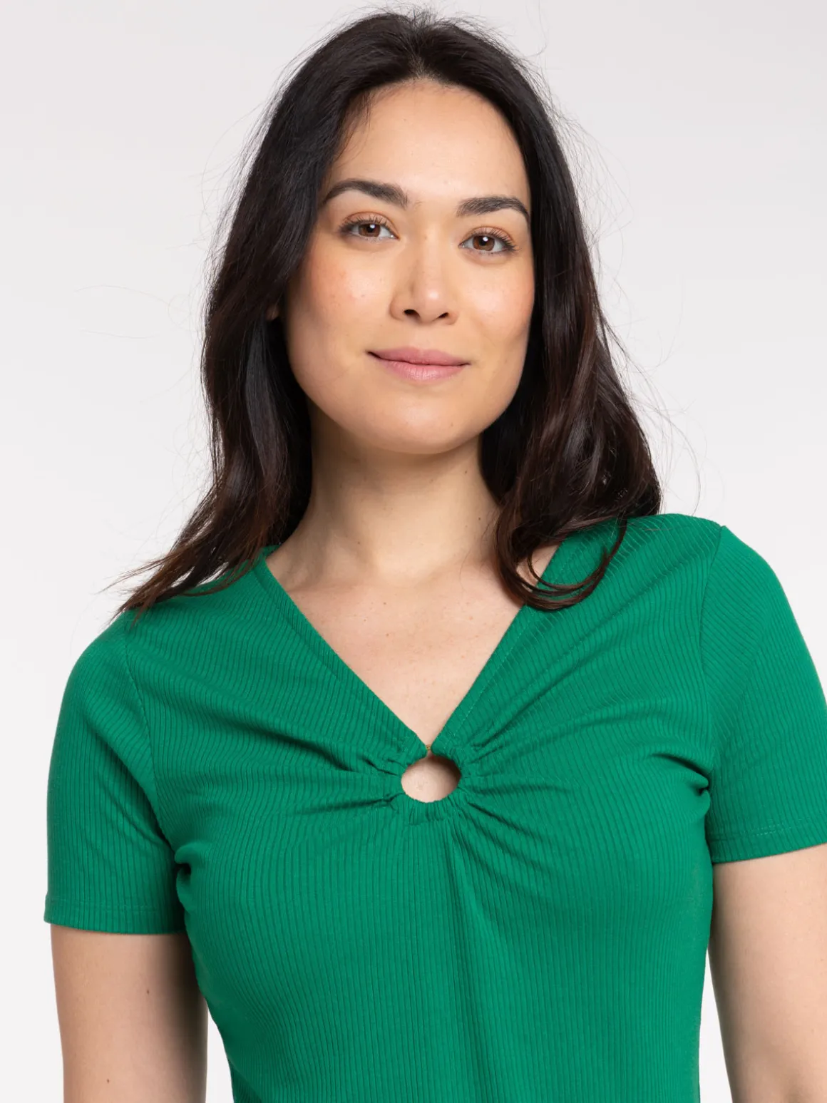 T-shirt col V anneau vert bosphore femme