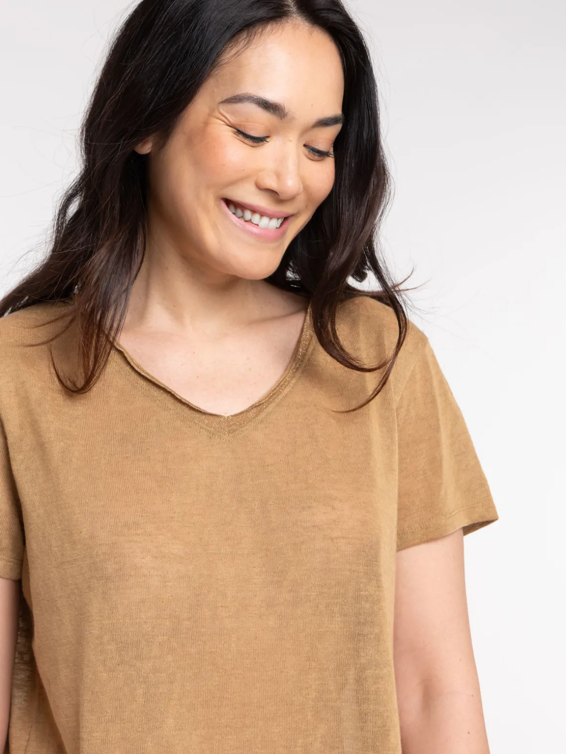 T-shirt col V caramel femme