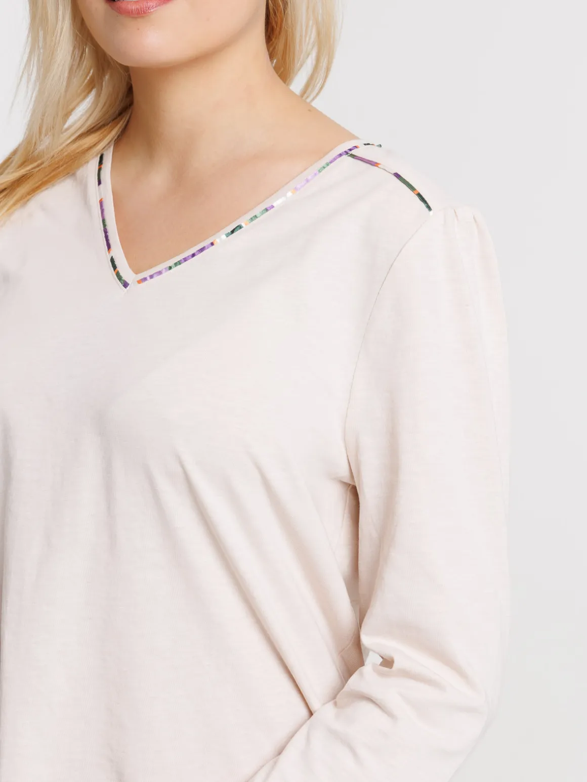 T-shirt col V crème grisée femme