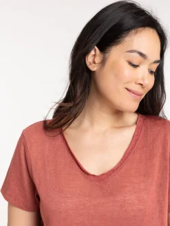 T-shirt col V marsala femme