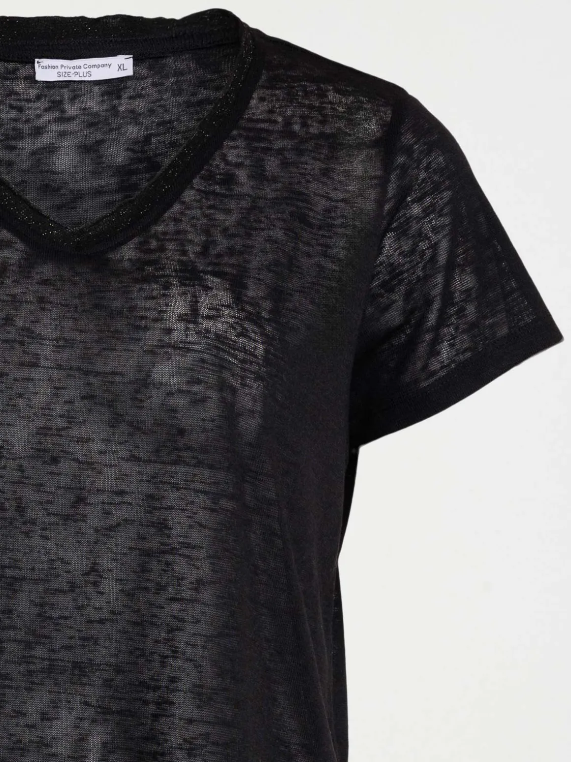 T-shirt col V noir grande taille femme