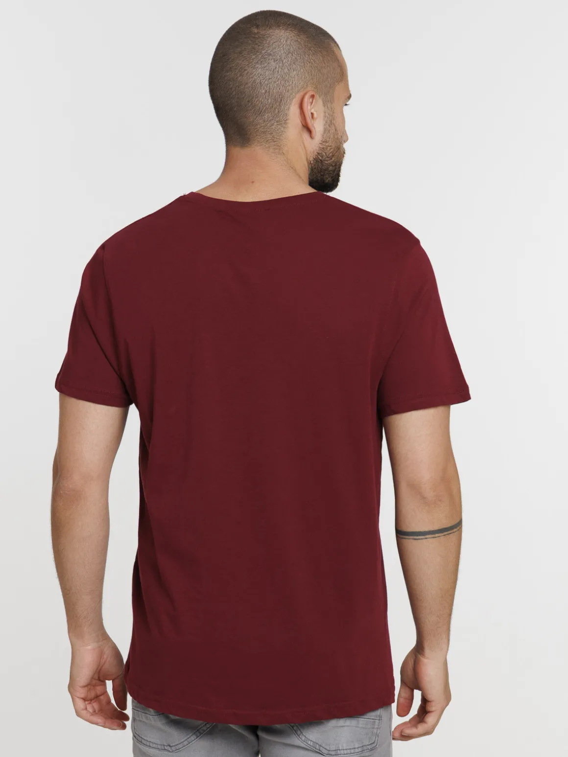 T-shirt col V pourpre homme