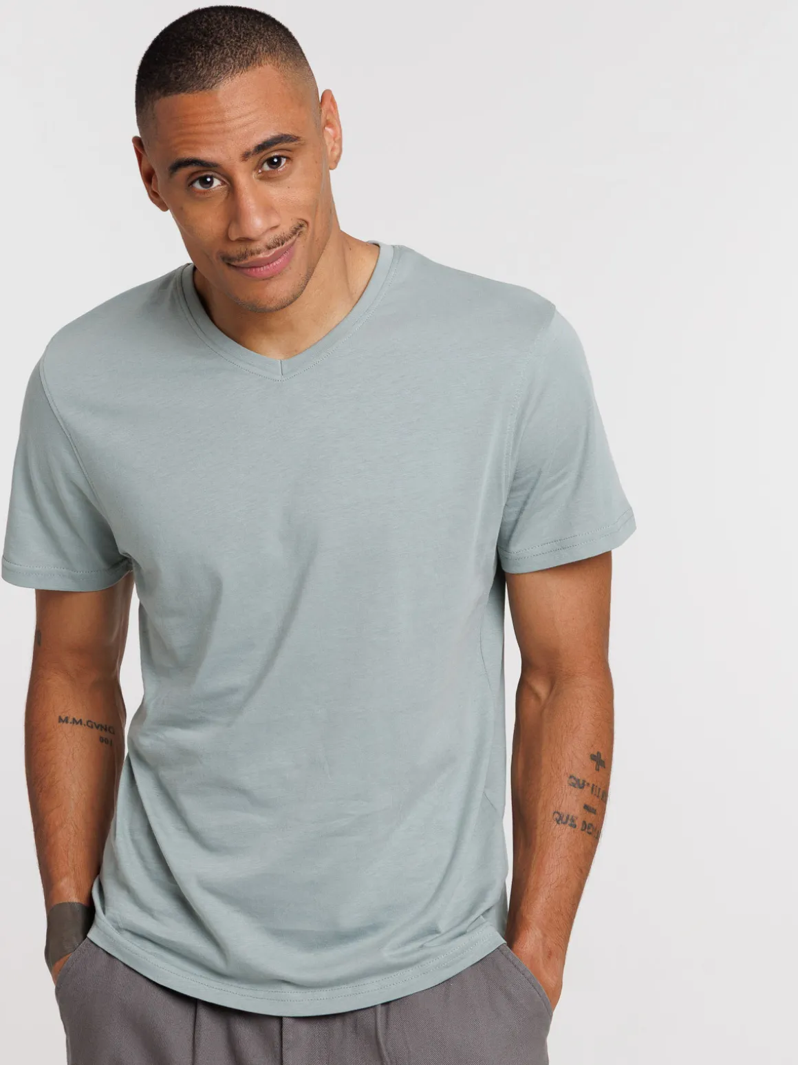 T-shirt col V uni homme