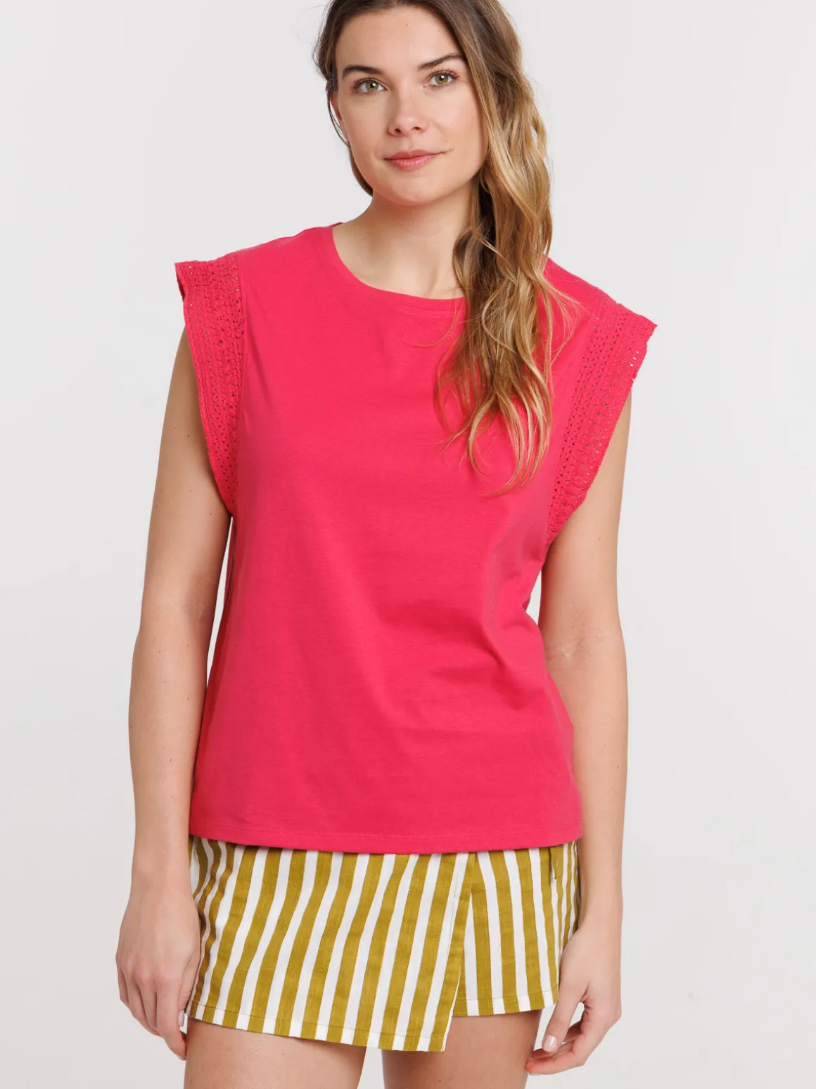 T-shirt manches courtes brodées femme