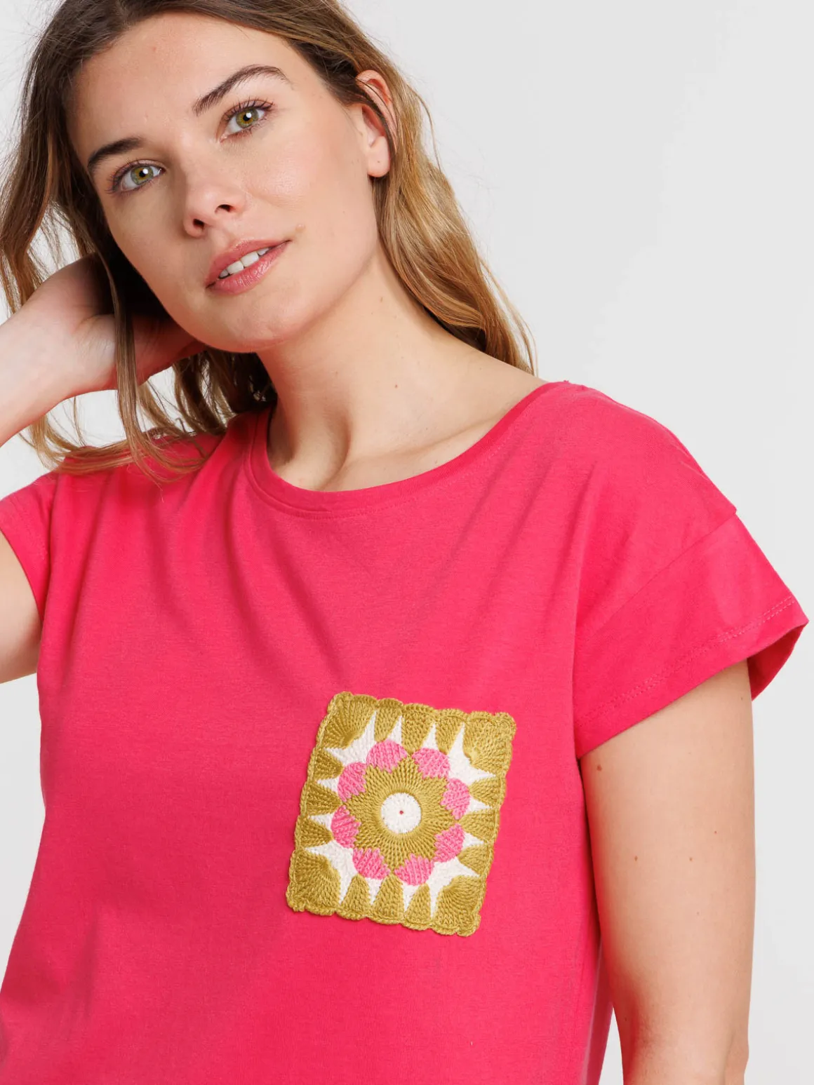 T-shirt motif macramé coloré femme