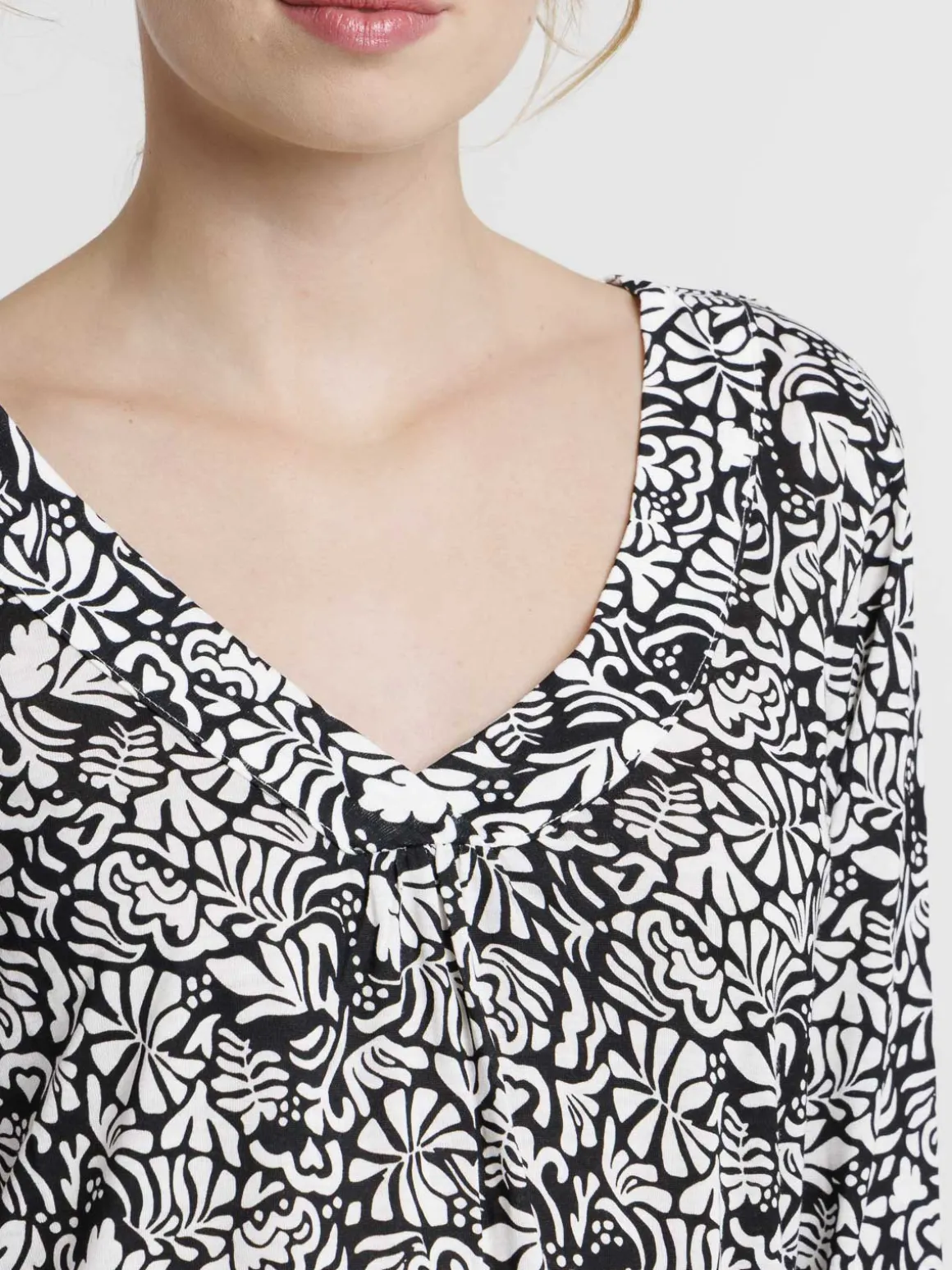 T-shirt noir imprimé végétal femme