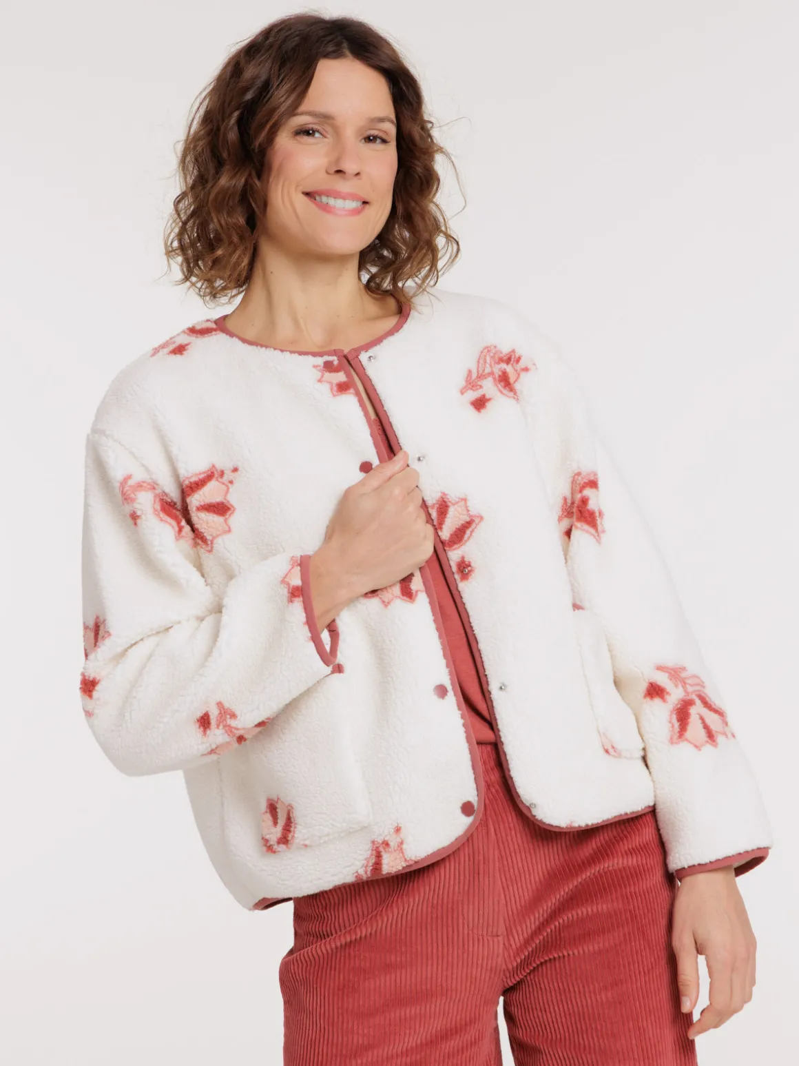 Veste sherpa fleurie boutonnée femme