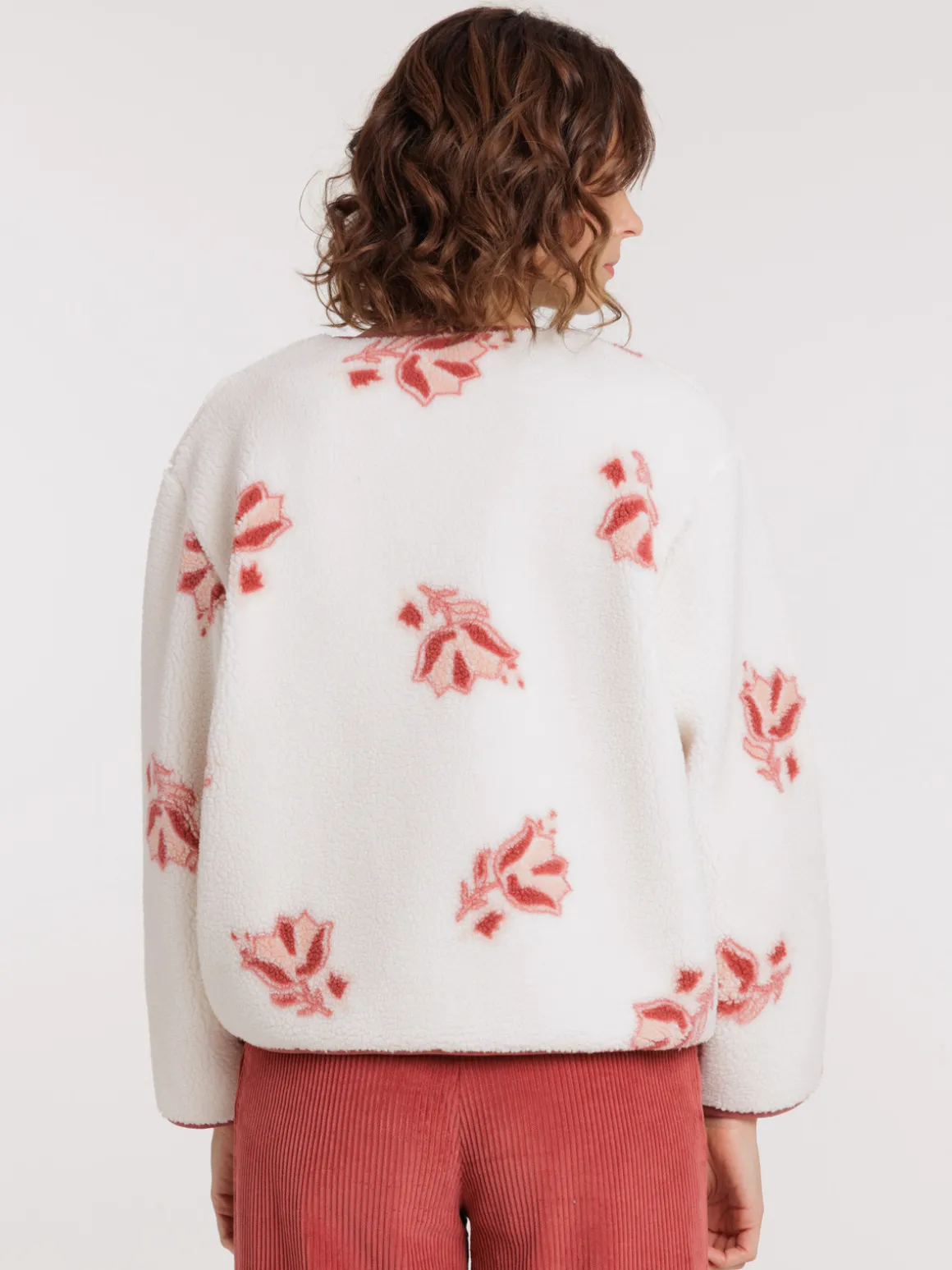 Veste sherpa fleurie boutonnée femme